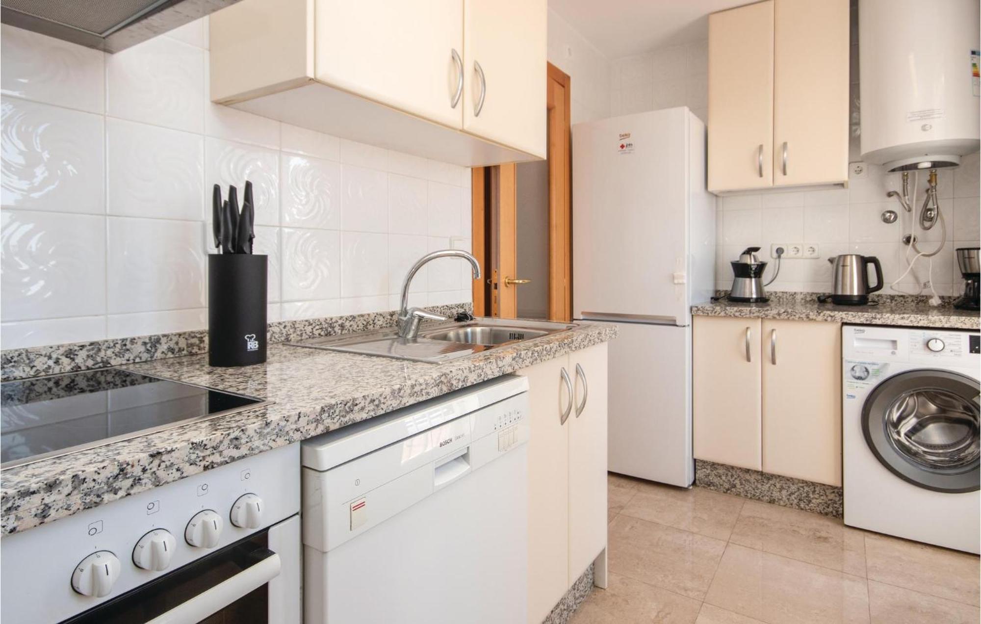 3 Bedroom Amazing Apartment In La Duquesa Castillo de Sabinillas Kültér fotó