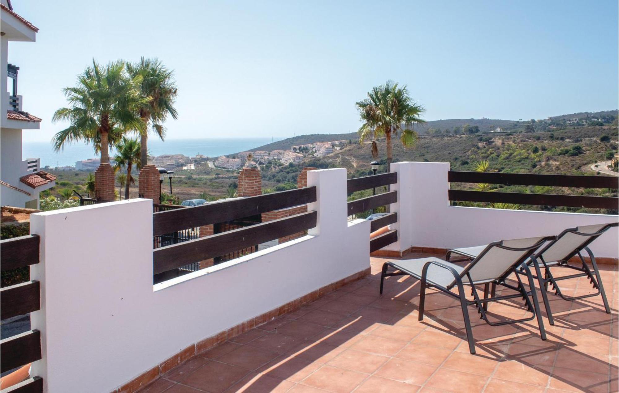 3 Bedroom Amazing Apartment In La Duquesa Castillo de Sabinillas Kültér fotó
