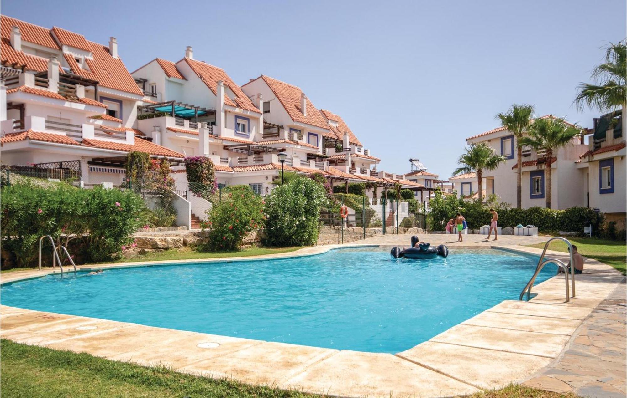 3 Bedroom Amazing Apartment In La Duquesa Castillo de Sabinillas Kültér fotó